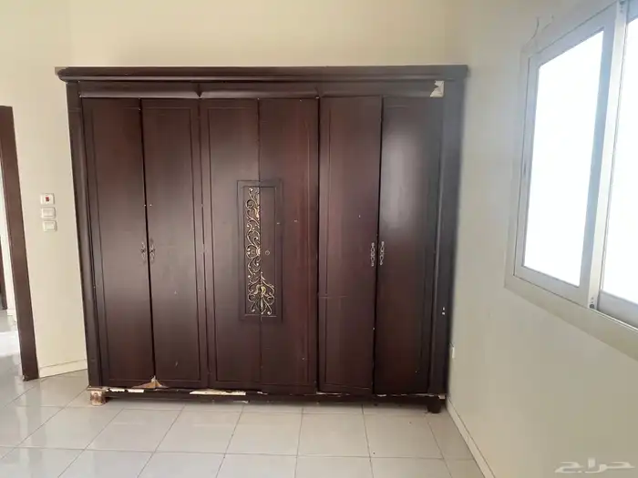 للبيع العاجل دولاب وشيفونيره ومرتبة طبية 0