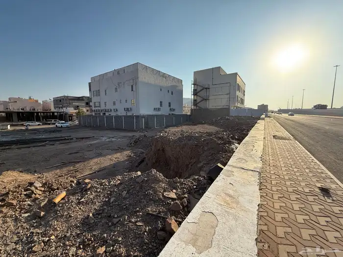 للبيع ارض تجارية سكنية على طريق الهجرة 2