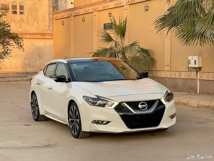 نيسان مكسيما 1