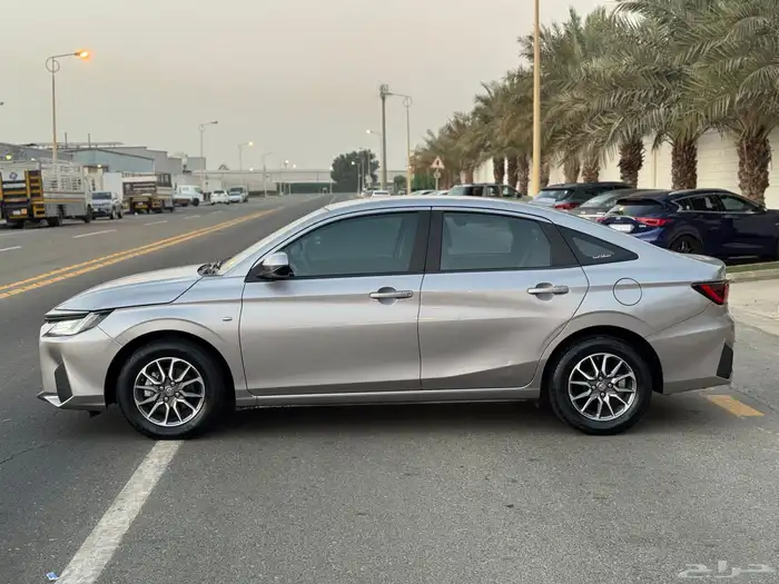 تويوتا يارس 2023 Y 6