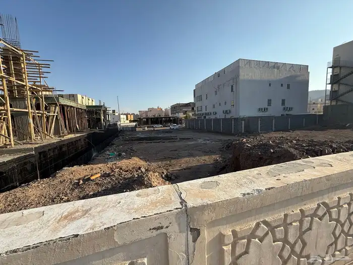 للبيع ارض تجارية سكنية على طريق الهجرة 9