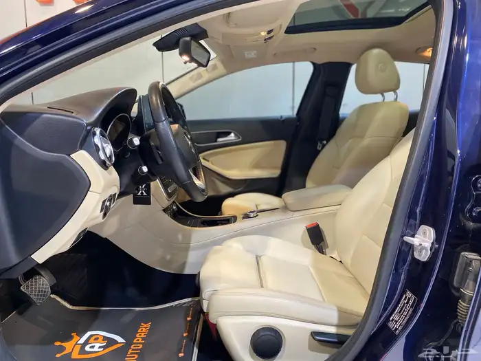 مرسيدس GLA250 2018 بحالة ممتازة 16