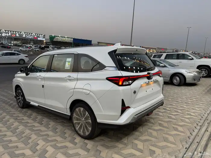 تويوتا فيلوز موديل 2025 عرض خاص 13