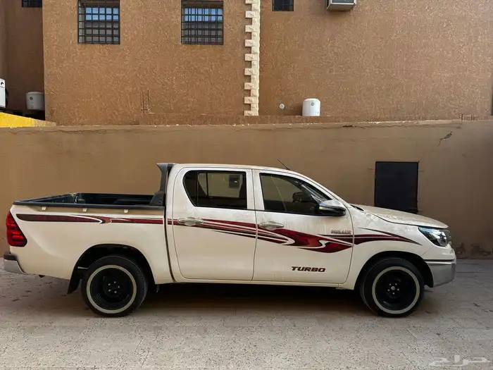 للبيع هايلوكس 2016 ديزل مخزنة 1