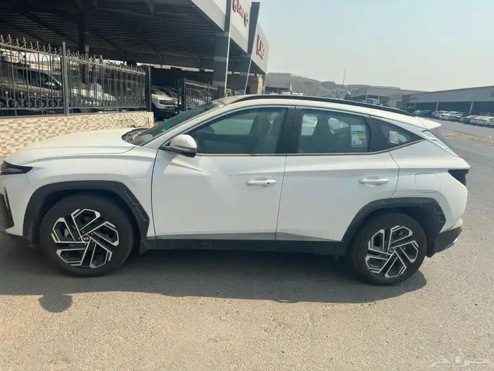 هونداي توسان اسمارت 1.6 سي سي 2025 ابيض رصاصي الناغي 4