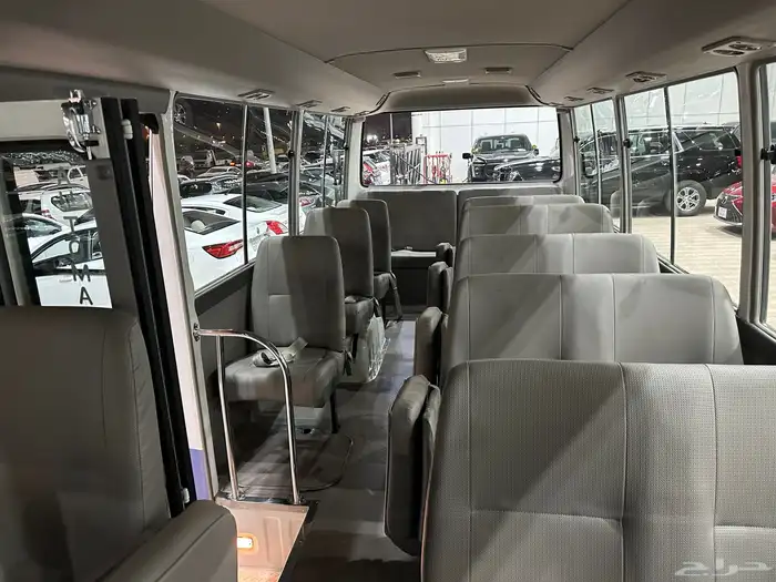 تويوتا باص كوستر موديل 2012 بنزين شبه جديد 11