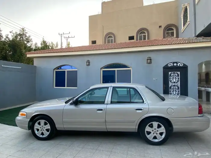 فورد كراون فكتوريا 2011 نظيف مشروط 6