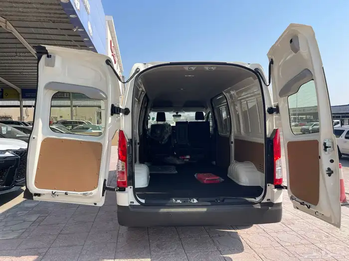 باص بضاعة سقف عالي موديل 2026 ديزل جير اتماتيك 9