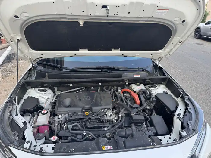 RAV4 2021 white hybrid Ltd 10