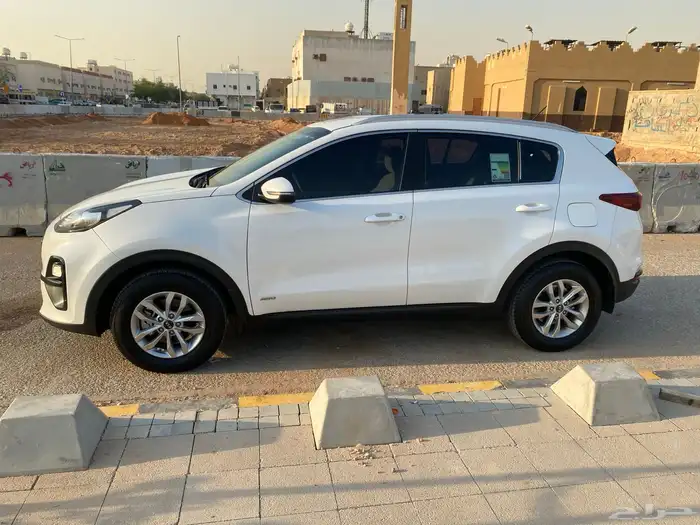 للبيع سيارة كيا 12