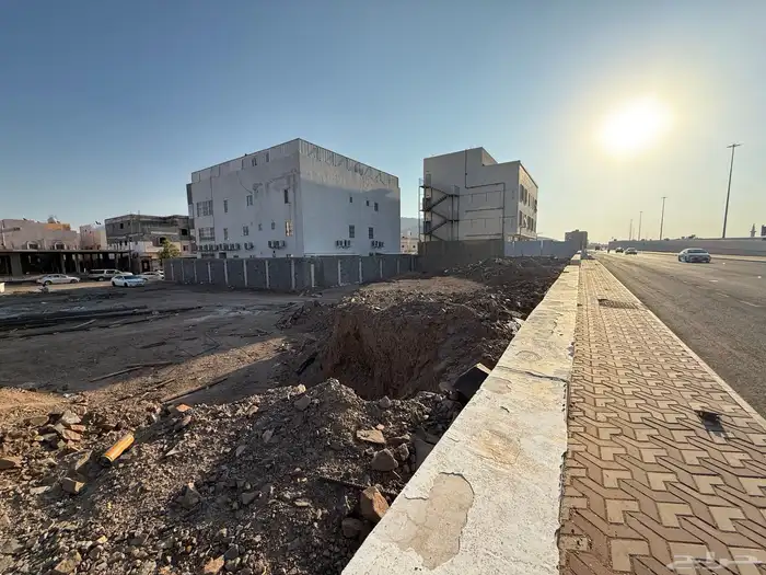 للبيع ارض تجارية سكنية على طريق الهجرة 3