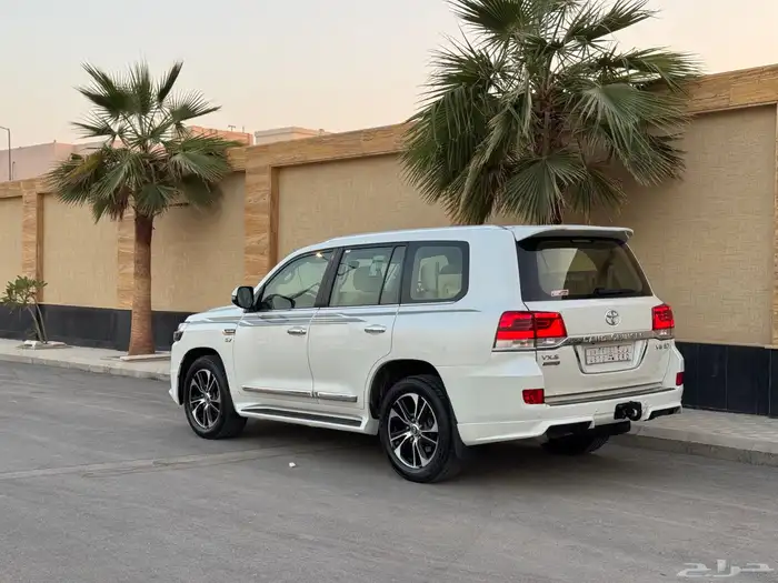 لاند كروزر 2018 VXR 3