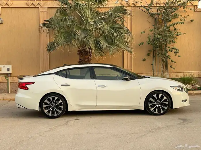 نيسان مكسيما 4