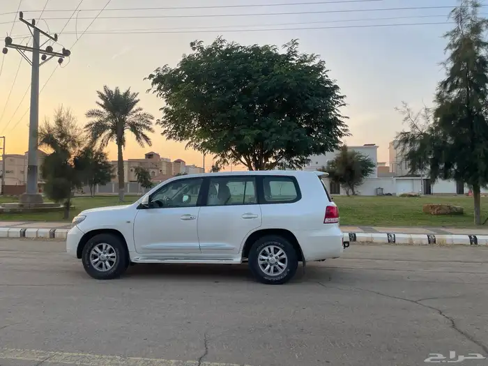 لاند كروزر 2009 فل كامل 2