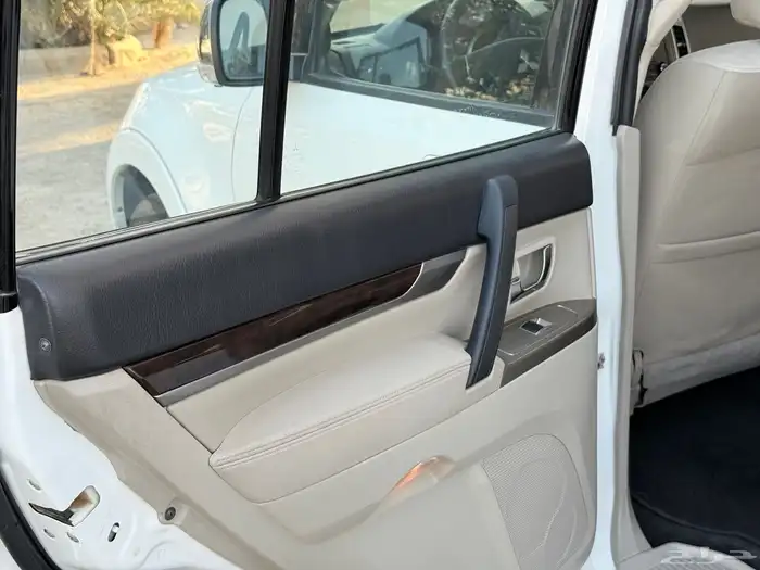 ميتسوبيشي باجيرو قمة النظافه موديل 2020 21