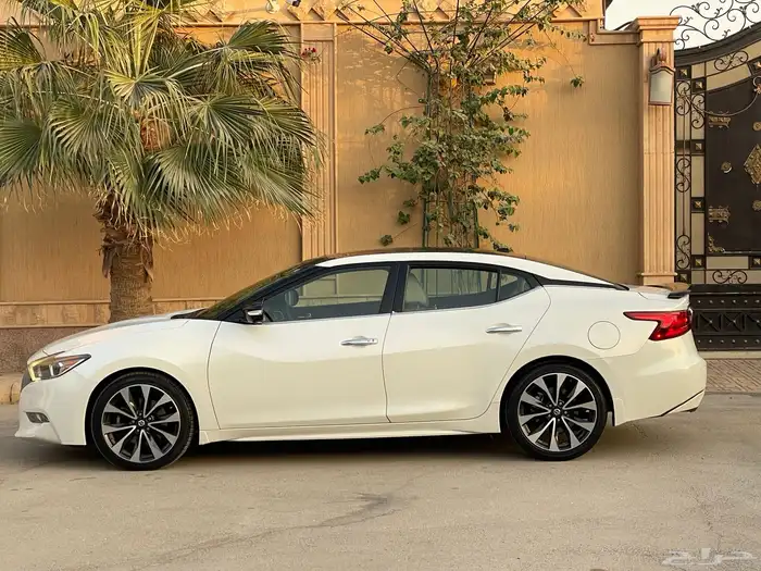 نيسان مكسيما 24