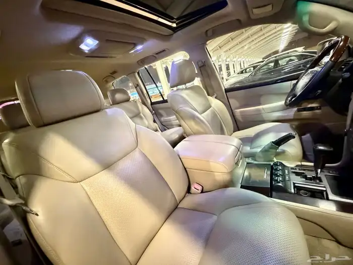 جيب لكزس LX570 فل كامل DD موديل 2010 نضيف 23