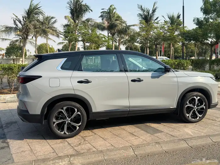 دونج فينج هيوج شبه جديد استخدام 5 شهور فل اوبشن 1