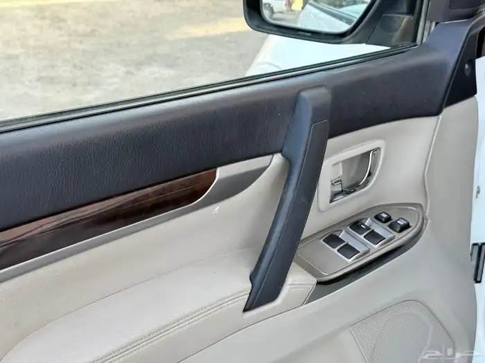 ميتسوبيشي باجيرو قمة النظافه موديل 2020 7