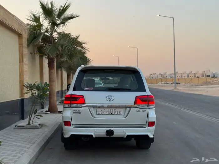 لاند كروزر 2018 VXR 4