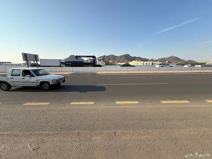 للبيع ارض تجارية سكنية على طريق الهجرة 6