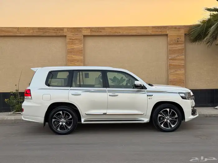 لاند كروزر 2018 VXR 6