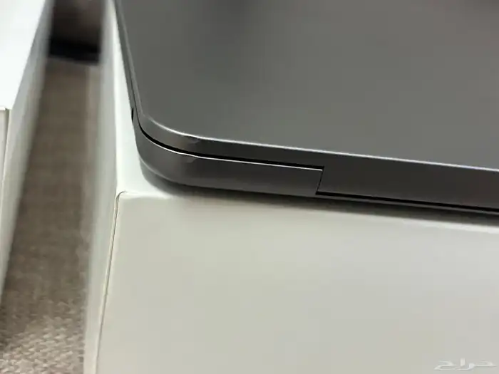 ماك بوك آير M2 رام 8 جيجا التخزين 256 جيجا 4