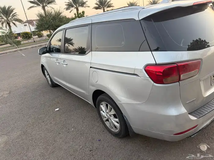 كيا كرنفال عائلي للبيع 9