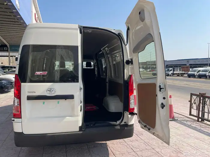 باص بضاعة سقف عالي موديل 2026 ديزل جير اتماتيك 8