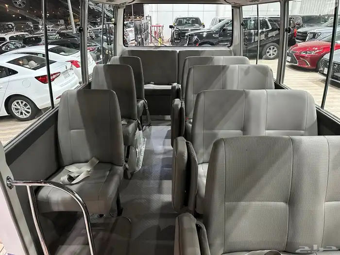 تويوتا باص كوستر موديل 2012 بنزين شبه جديد 13