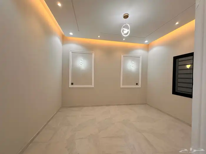 للبيع شقه ارضيه مدخل مستقل قريبه من دوار المنسك 6