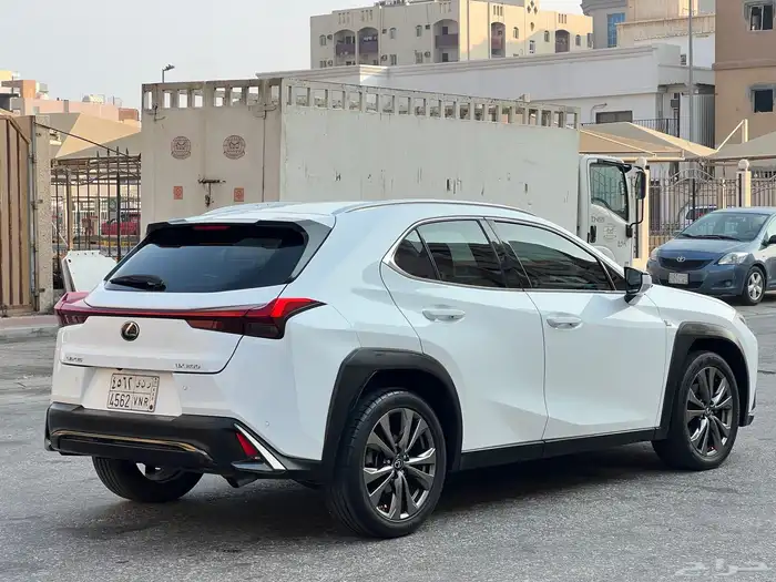 لكزسUX موديل 2019 فل كامل بنزين 13