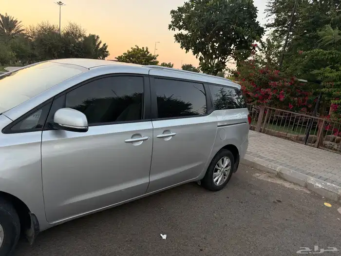 كيا كرنفال عائلي للبيع 29