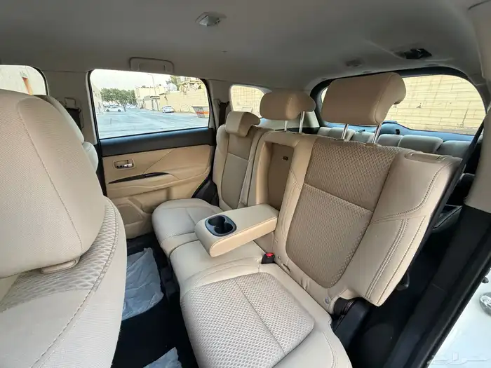 ميتسوبيشي اوتلاندر موديل 2020 25