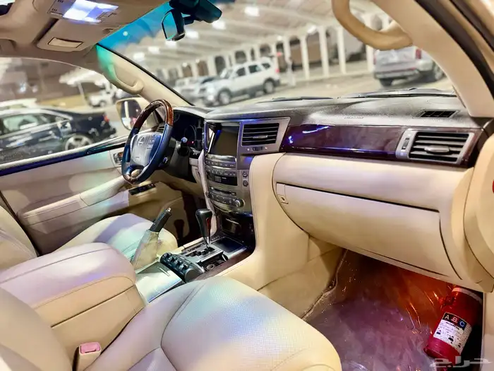 جيب لكزس LX570 فل كامل DD موديل 2010 نضيف 21