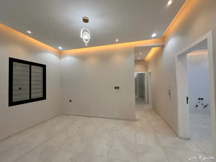 للبيع شقه ارضيه مدخل مستقل قريبه من دوار المنسك 5