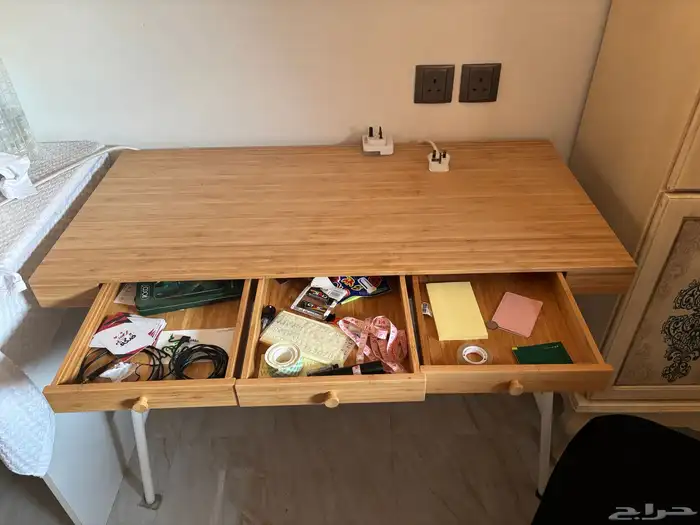 طاولة مكتب دراسي من ايكيا اخت الجديدة 1