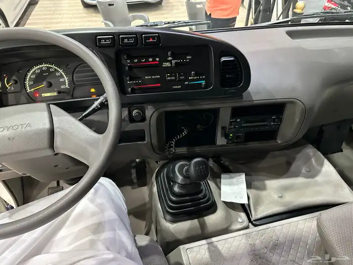 تويوتا باص كوستر موديل 2012 بنزين شبه جديد 8