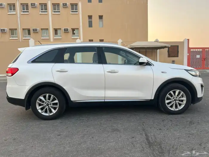 للبيع كيا سورنتو موديل 2016 5