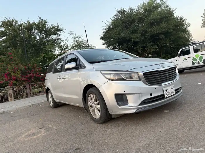 كيا كرنفال عائلي للبيع 4