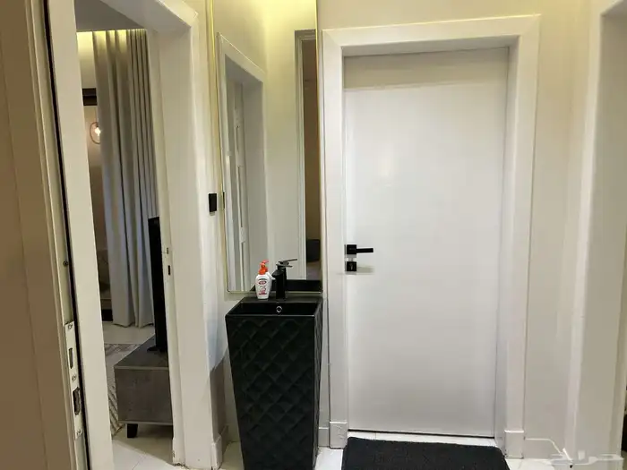 شقة مؤثثة فاخرة قريبه من الدائري 5