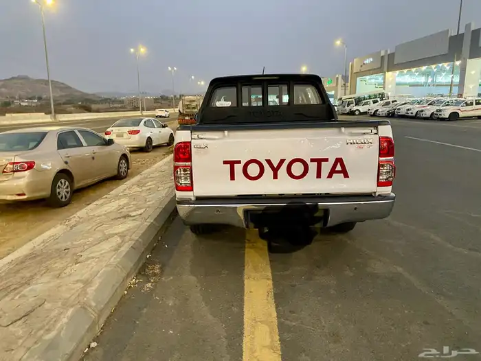 إعلان عن هايلوكس 2014 7