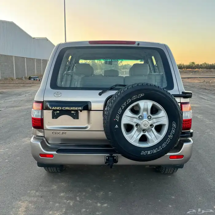 لاندكروزر 2006 ( قير عادي - اسبير علاق ) 7