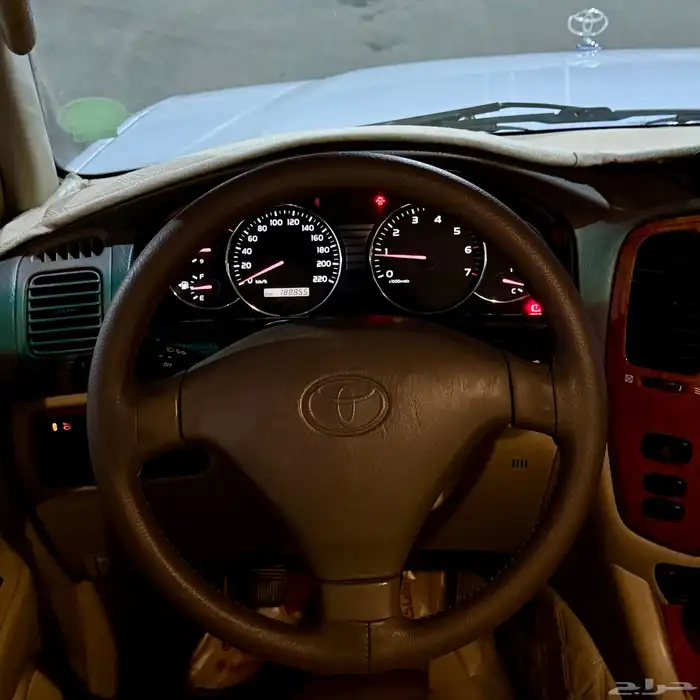 لاندكروزر 2004 عداد قليل ( قير عادي ) 25