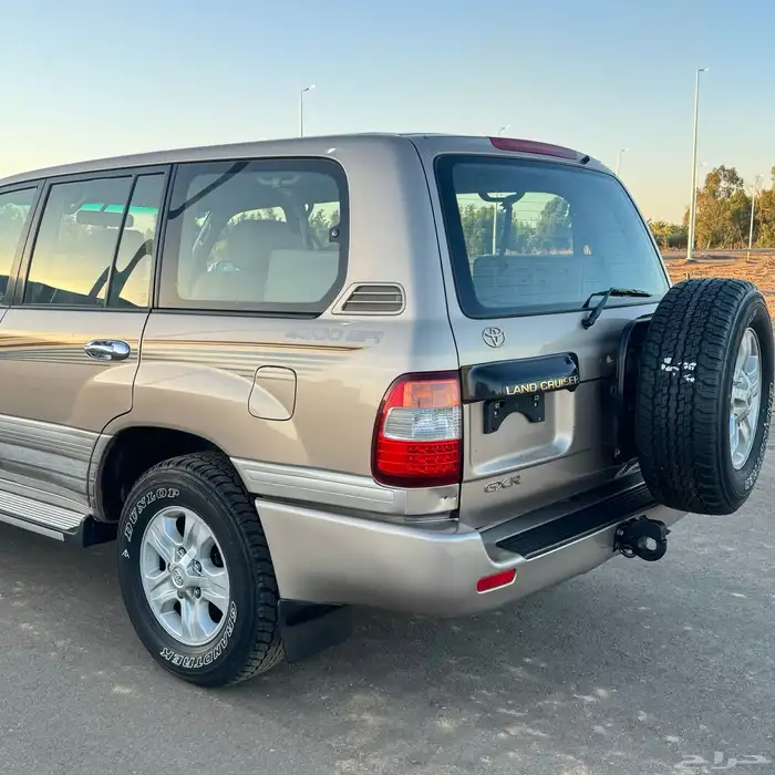 لاندكروزر 2006 ( قير عادي - اسبير علاق ) 10