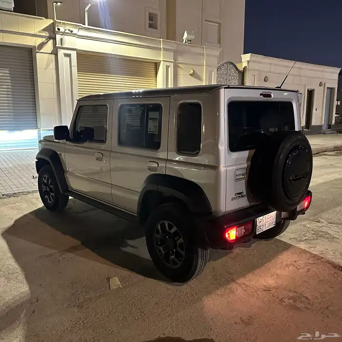 سوزوكي جمني 2024 3