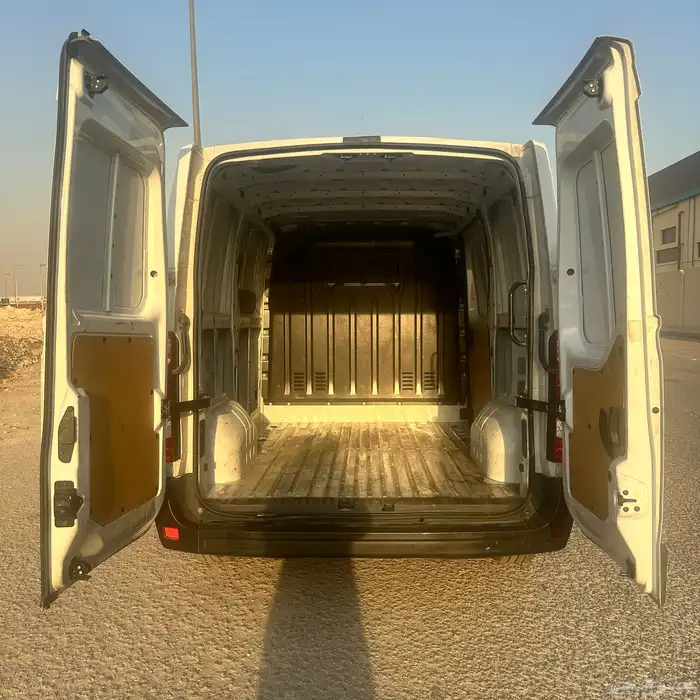 سيارة رينو ماستر باص 4