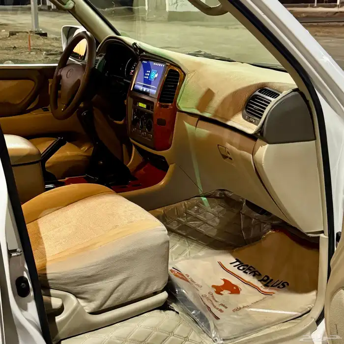 لاندكروزر 2004 عداد قليل ( قير عادي ) 19