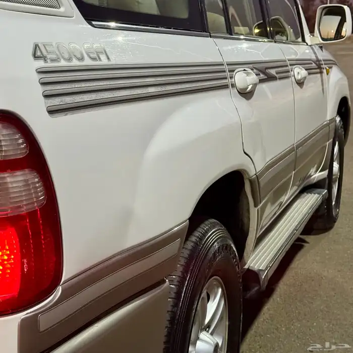 لاندكروزر 2004 عداد قليل ( قير عادي ) 10