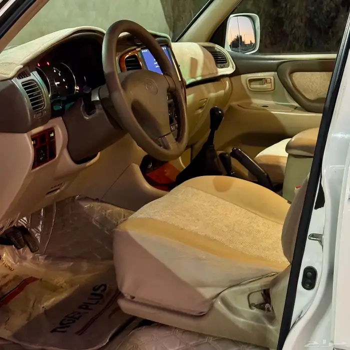 لاندكروزر 2004 عداد قليل ( قير عادي ) 13